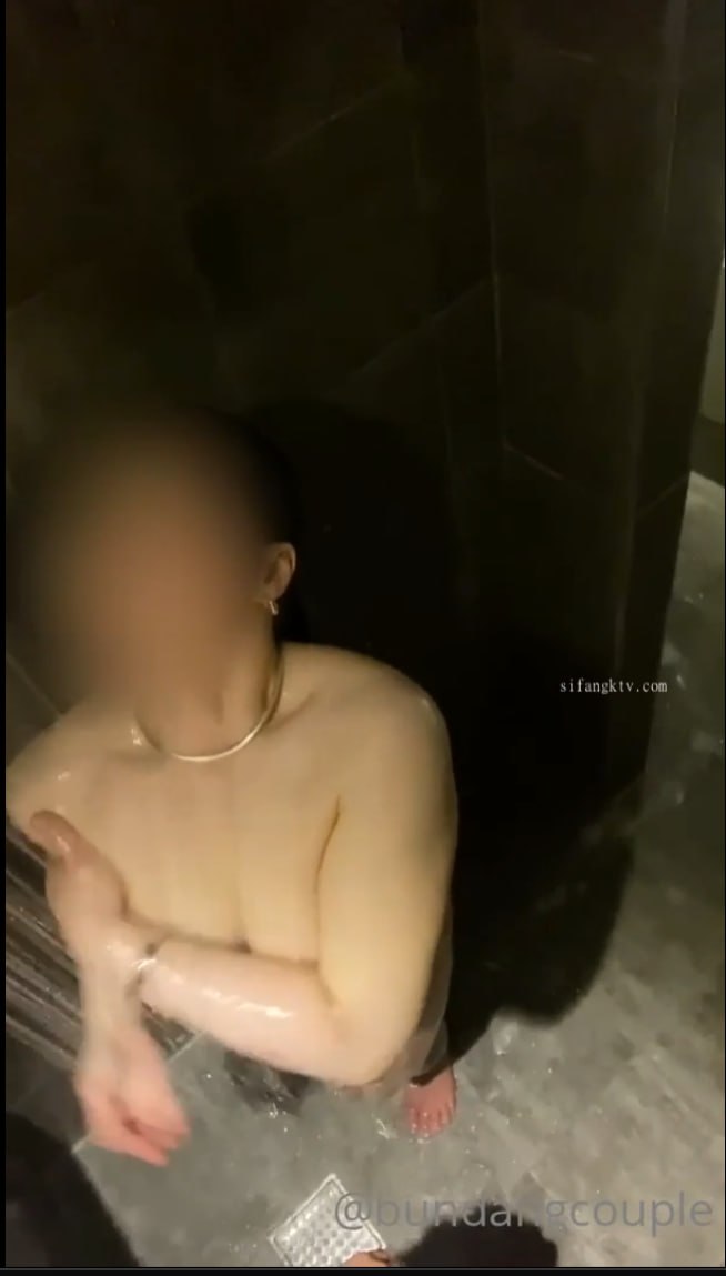 超美女神贝贝下海黄播密码房和闺蜜大尺度表演今晚要好好撸一炮